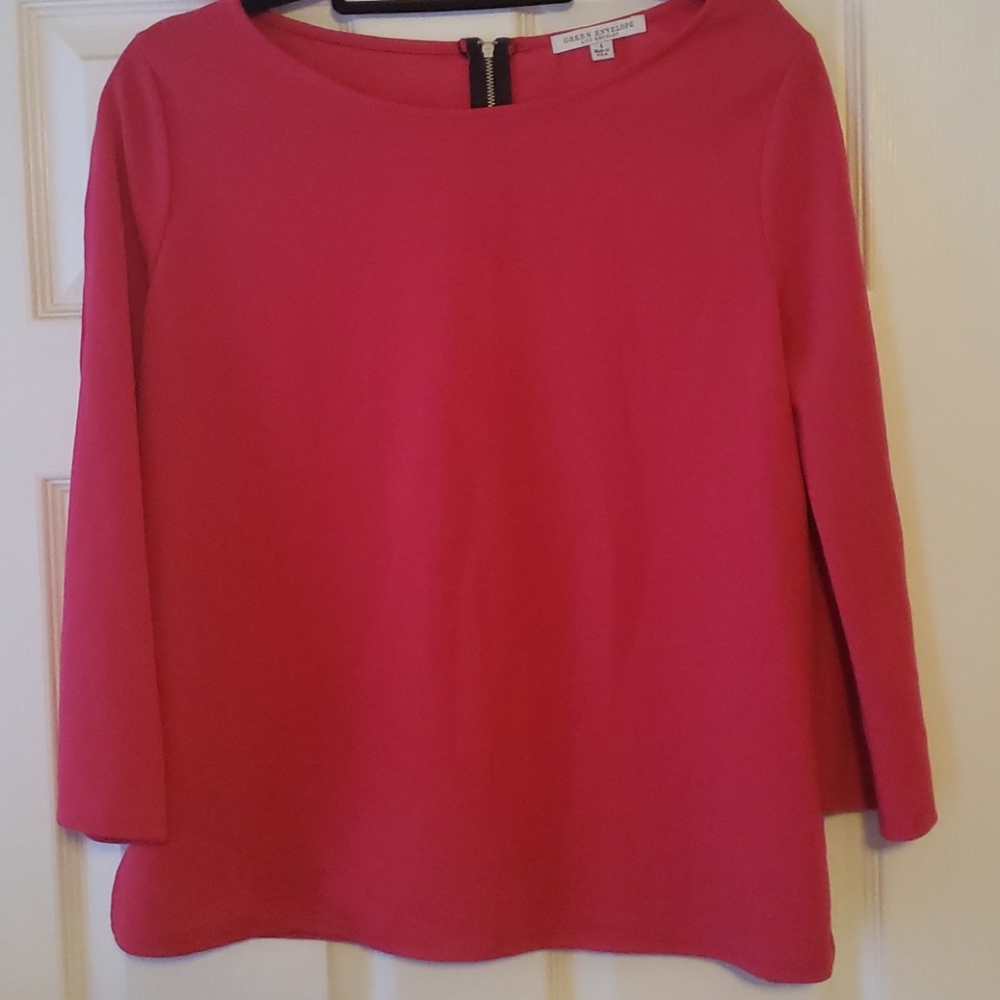 Fuchsia back zip top